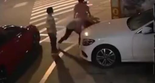 女生自残挽回男友_教你挽回前男友前男友还爱你的表现_梦见前男友自残流血