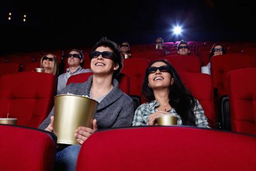 第一次约女生看电影，千万别真的只看电影