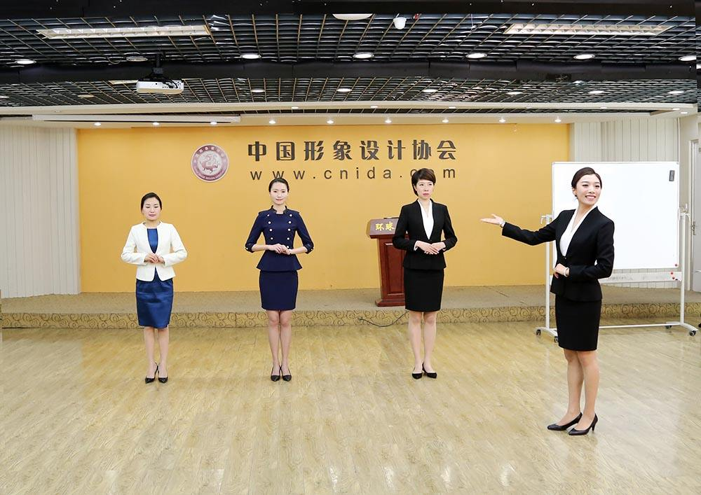 提升女人魅力的礼仪_女性礼仪和魅力修养_提升女人魅力的礼仪书