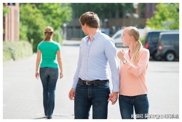 刚结婚老公就出轨前女友_出轨女友老公结婚前的小说_刚结婚出轨前女友