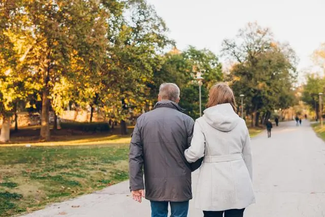 婚外情分析：六十岁男人退休后就出轨，