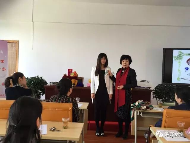 礼仪修养显示个人魅力_提升女人魅力的礼仪_提升女人魅力的礼仪书