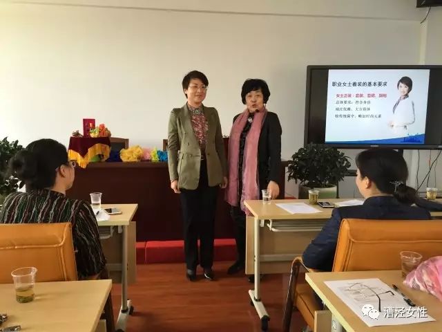 提升女人魅力的礼仪_礼仪修养显示个人魅力_提升女人魅力的礼仪书