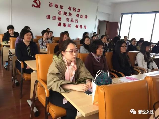 礼仪修养显示个人魅力_提升女人魅力的礼仪书_提升女人魅力的礼仪