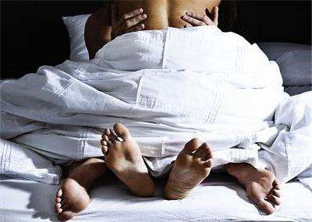 中年夫妻生活重要性_中年夫妻注重技巧性安全生活吗_中年夫妻性生活技巧要注重安全
