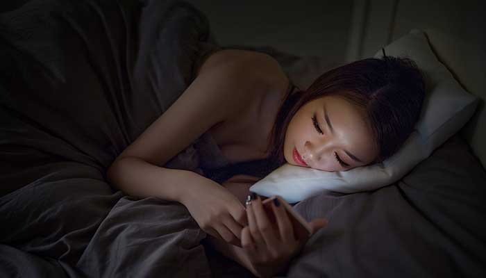 跟狮子座女生聊天技巧 怎么和狮子座女生聊天