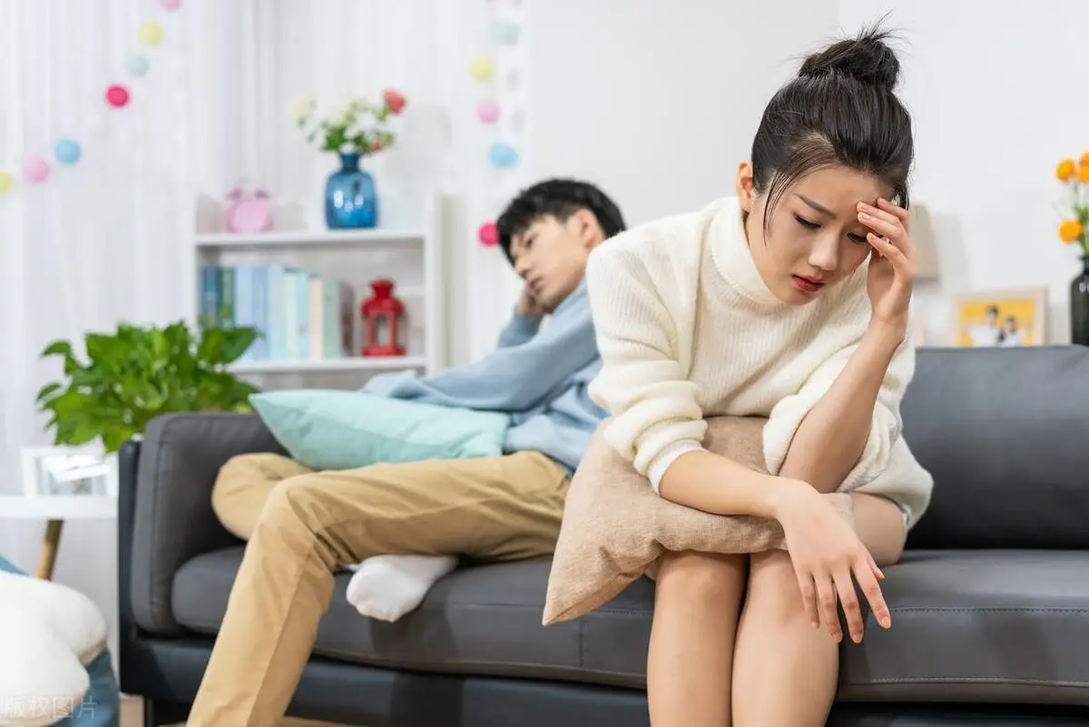 男人出轨已婚小三，小三不求上位却爱挑衅原配，该如何分离小三？