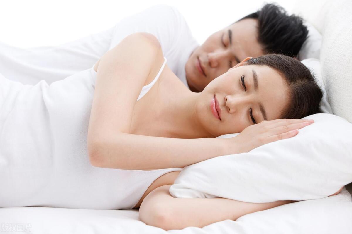 性生活技巧图片_床上睡姿判断爱情_睡姿分析爱情关系