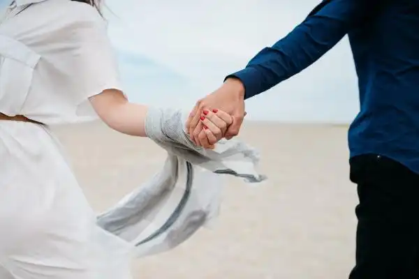 老公出轨挽回方法_如何处理老公出轨_怎么挽回婚外情老公