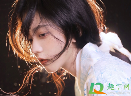 男生很喜欢一个女生会主动吗1